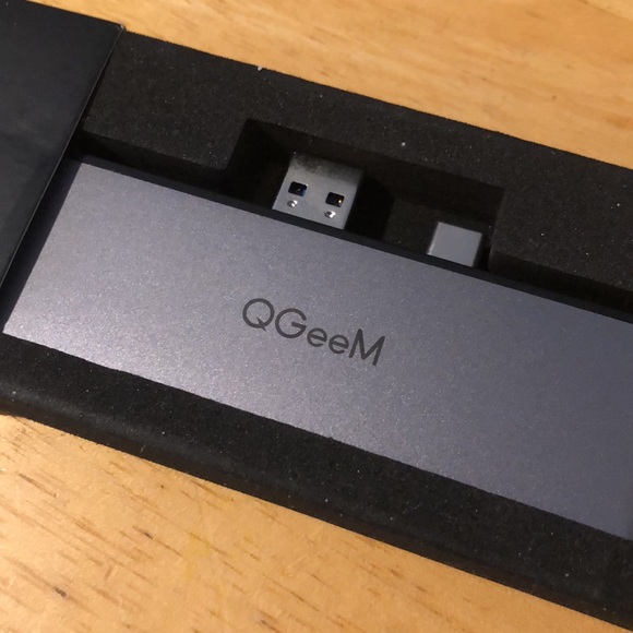 🛍️ NIB QGeeM 6-in-1 Surface Pro 7 Hub Adapter Dock - Picture 3 of 4